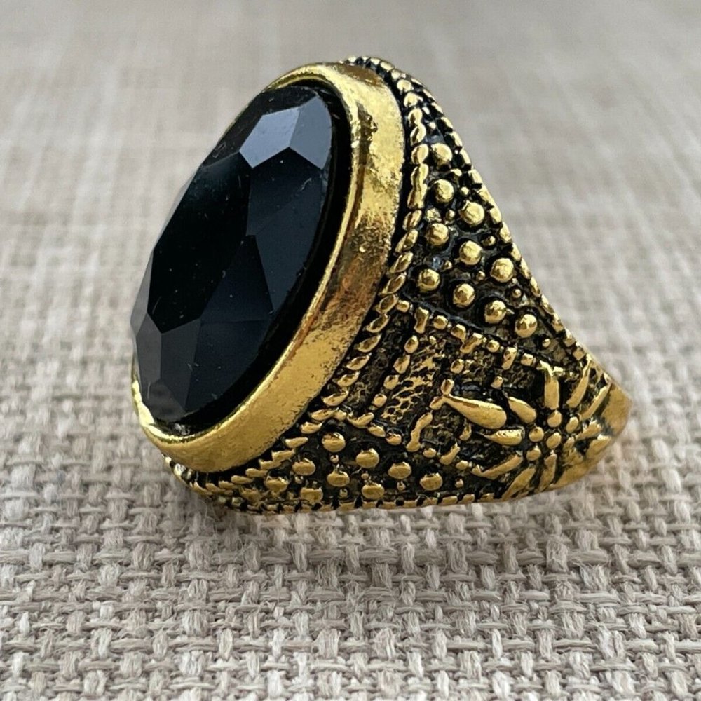 Fashion Men Rings Black Crystal Gold Tone Fancy Ring Jewelry Unisex Size 8 - Picture 1 of 11